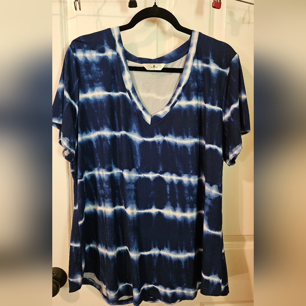 NWOT Agnes Orinda 2X Navy Tie-Dye V-Neck Women's Tee